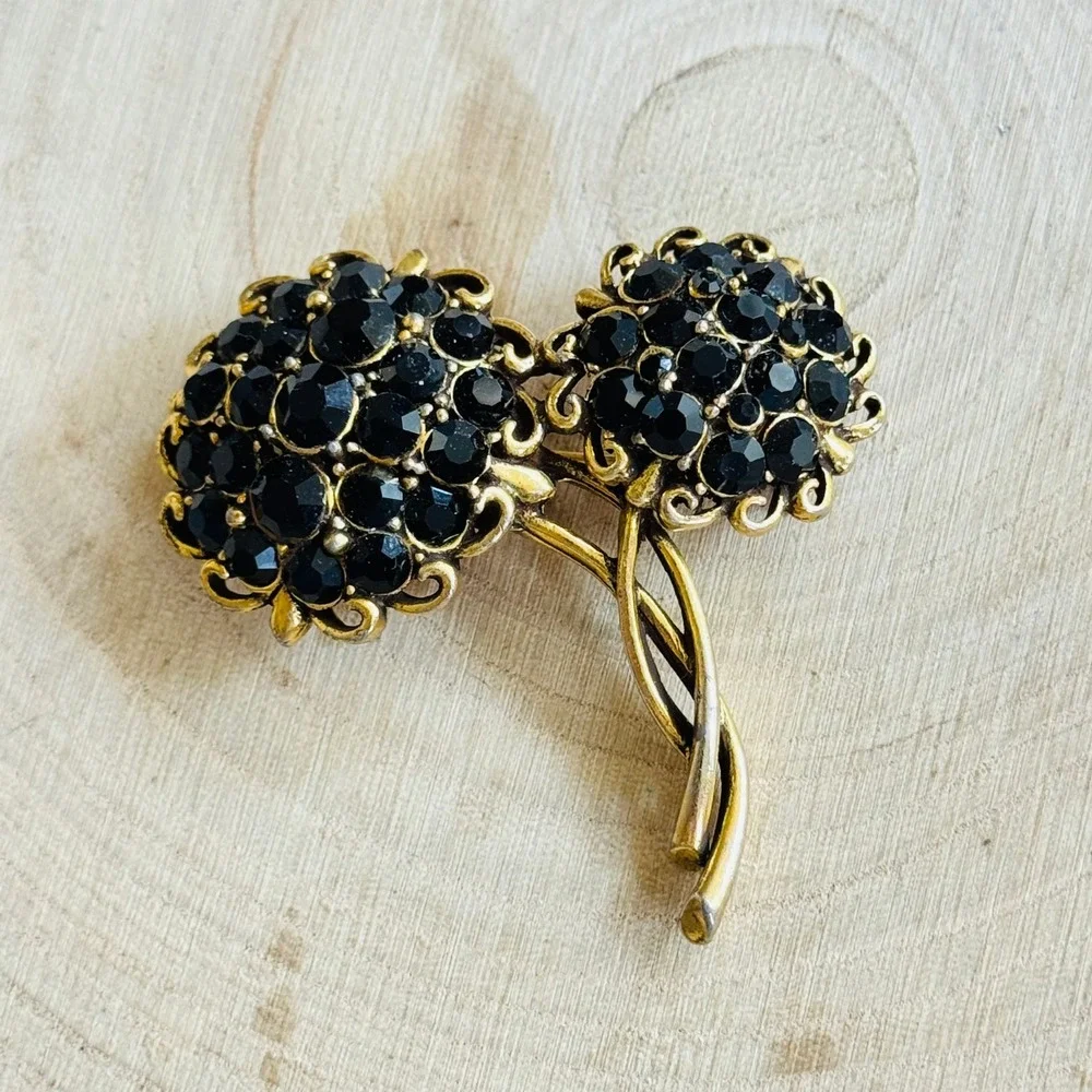 Vtg Hollycraft Signed Black Flower Pin Brooch gold tone jeweled‎ Rhinestone 2.5